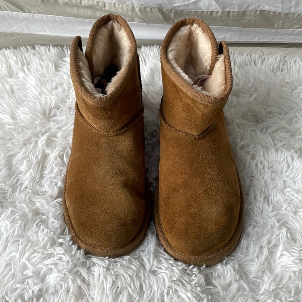 UGG  Australia Brown Chestnut Short Suede Ankle Boots Size 6
